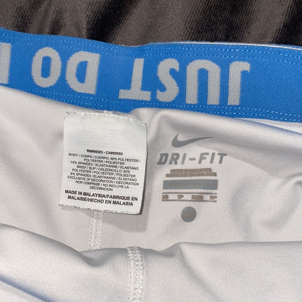 🌵Vintage Triangle patterned Nike shorts! - Picture 3 of 9